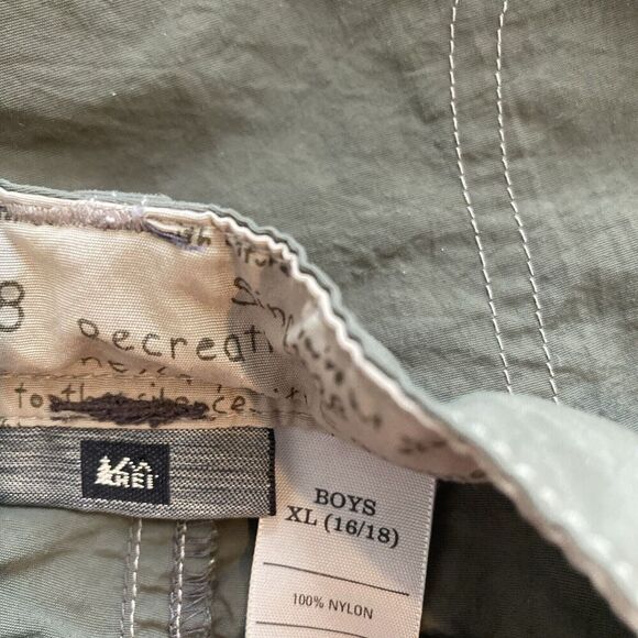 R.E.I. Boys Nylon Hiking Gorpcore Cargo Shorts Size 16/18 - Picture 7 of 8